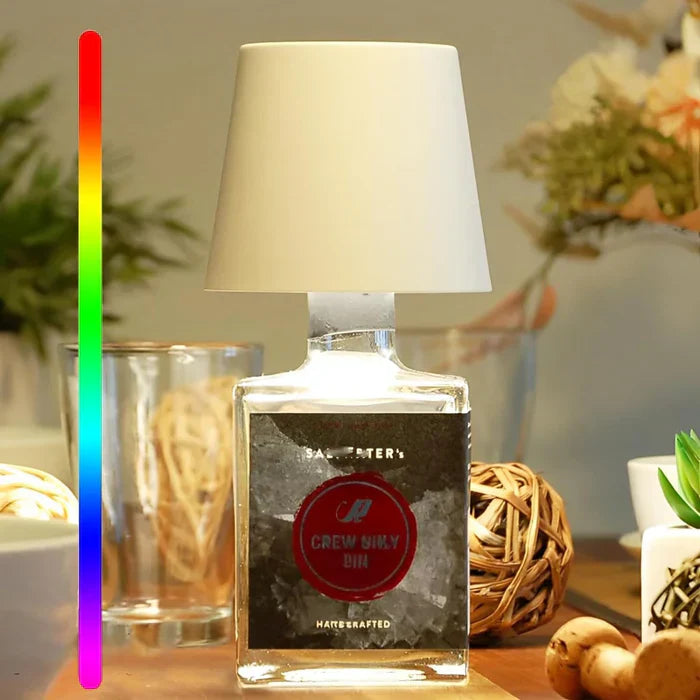 Kreative Tischlampe aus Glasflasche mit weißem Schirm, modernes Design, Wohnzimmerdekoration.