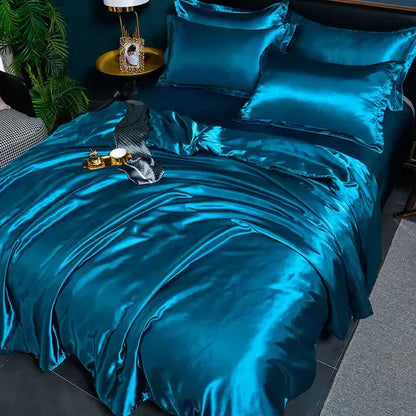 Bettwäsche aus blauem Satin, luxuriöses Design, glänzend, Schlafzimmer-Dekoration, elegant.