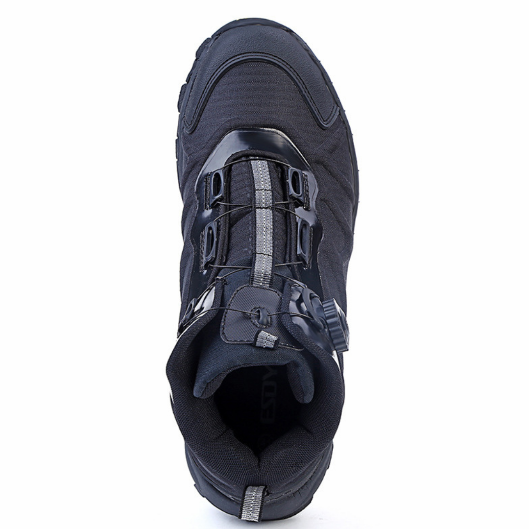 Schwarzer Herren-Wanderschuh, robustes Design, rutschfeste Sohle, ideal für Outdoor-Aktivitäten.