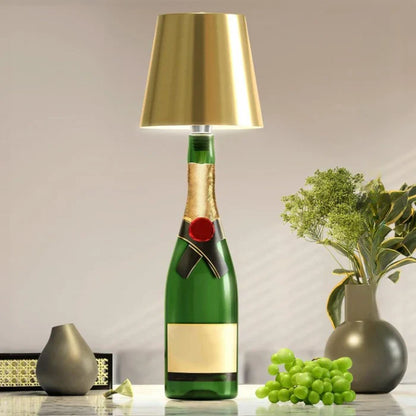 Champagnerflaschenlampe mit goldenem Schirm, moderne Tischleuchte, Dekoration, Wohnzimmer.