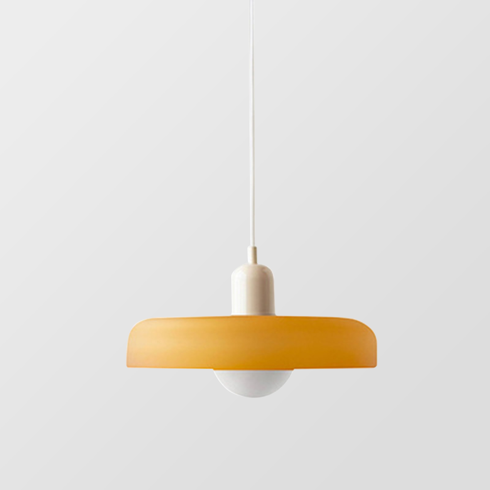 Moderne gelbe Pendelleuchte, minimalistisches Design, Wohnzimmerbeleuchtung, skandinavischer Stil.