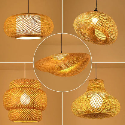 Fünf hängende Rattanlampen, modern, handgefertigt, warmes Licht, Wohnzimmerbeleuchtung.