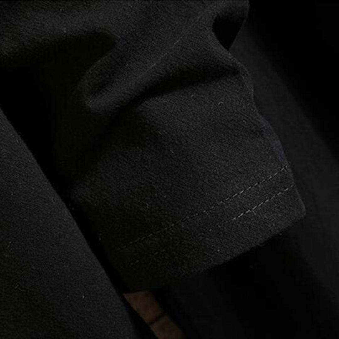 Schwarzer Baumwollstoff, Nahaufnahme, Textur, Nähte, hochwertige Bekleidungsmaterialien.
