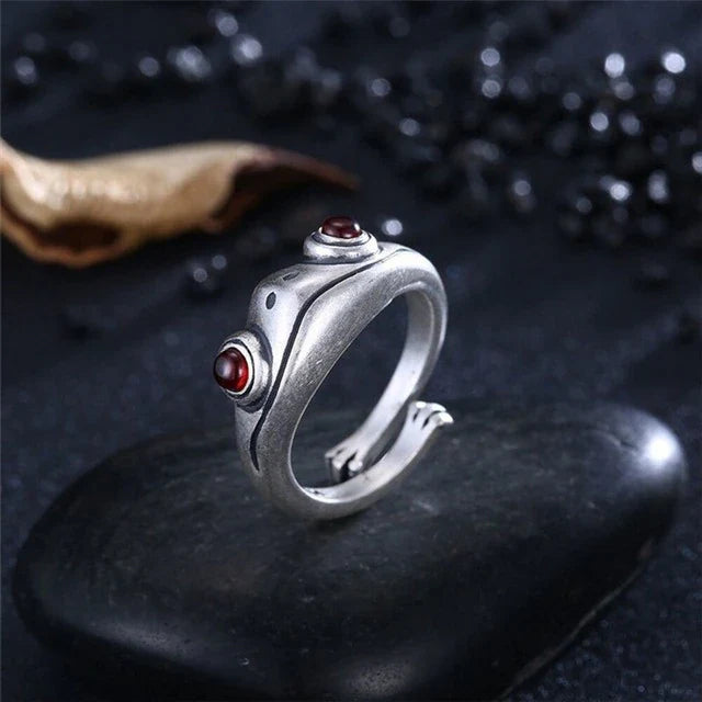 Silberner Froschring mit roten Steinen, verstellbar, Schmuck für Damen, einzigartiges Design.
