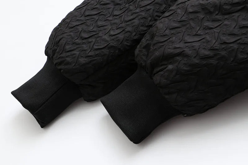 Schwarze gesteppte Jacke, strukturierte Ärmel, modisch, warm, Winterbekleidung, Unisex.