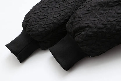 Schwarze gesteppte Jacke, strukturierte Ärmel, modisch, warm, Winterbekleidung, Unisex.