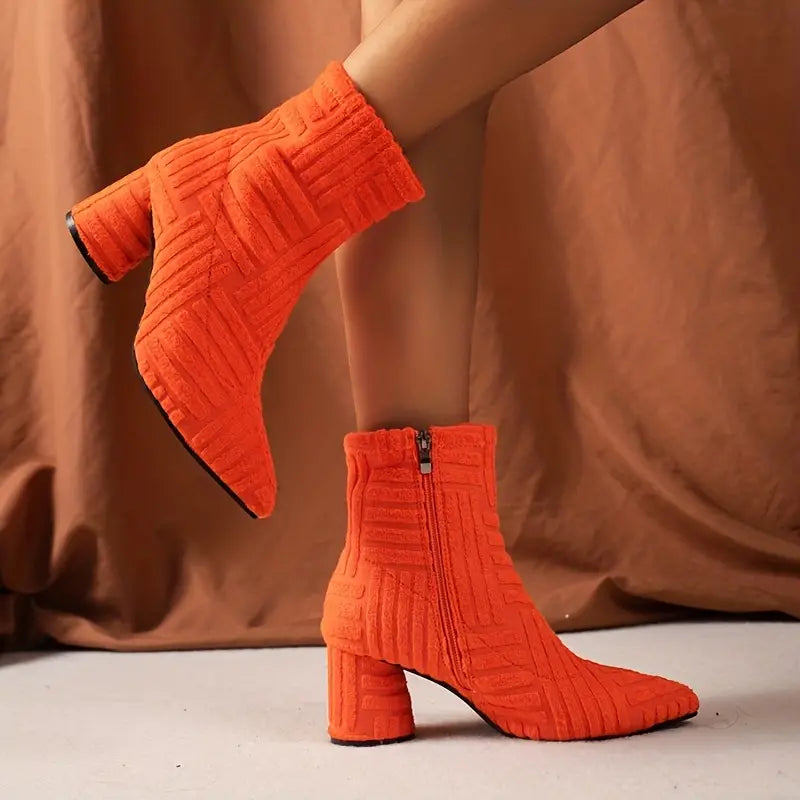 Orange Damenstiefeletten mit Blockabsatz, strukturiertes Design, Reißverschluss, modisch.