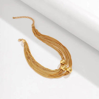 Goldene Halskette mit Kugeln, mehrreihig, elegantes Schmuckdesign, Damenaccessoire.