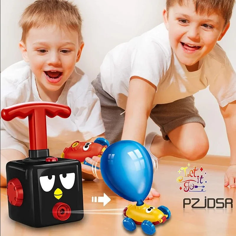 Zwei Kinder spielen mit PZJDSA Luftballon-Auto-Spielzeug, schwarz, blau, rot, lustig, pädagogisch.