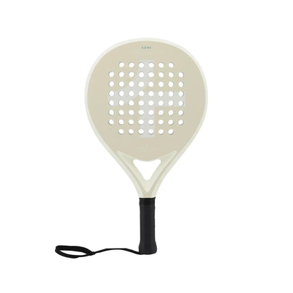 Beiger Padel-Schläger mit schwarzem Griff und Handschlaufe, ideal für Padel-Tennis-Spiel.