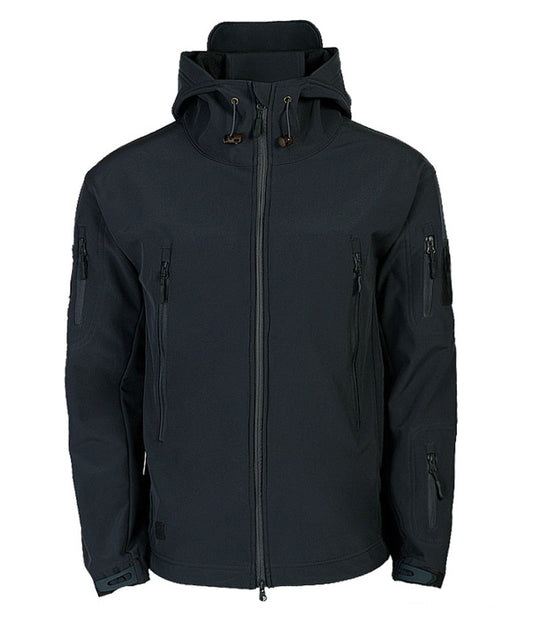 Schwarze Softshell-Jacke mit Kapuze, Reißverschlusstaschen, Outdoor-Bekleidung, Herrenmode.
