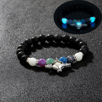 Armband mit Lavastein, bunten Perlen und leuchtendem Herzanhänger, Schmuck für Damen und Herren.