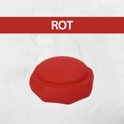 Roter runder Knopf auf weißem Hintergrund, Kunststoff, Ersatzteil, Zubehör.