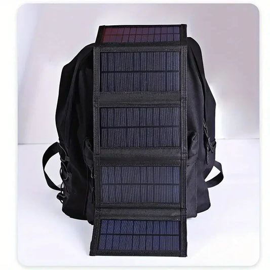 Schwarzer Rucksack mit integriertem Solarpanel, ideal für umweltfreundliches Reisen und Outdoor-Aktivitäten.