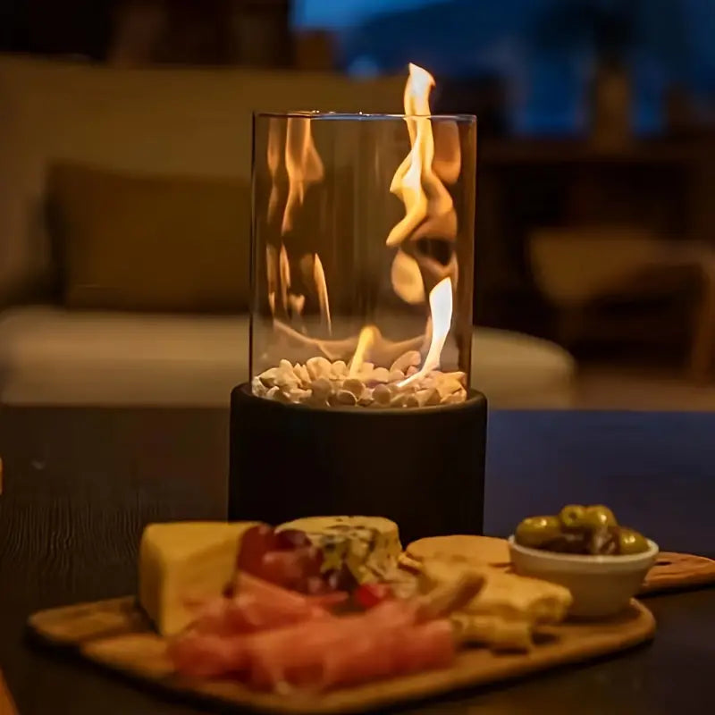 Tischkamin Glaszylinder mit Flamme, Dekoration, modernes Design, Wohnzimmer, gemütliche Atmosphäre