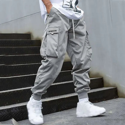 Graue Herren-Cargo-Hose, Streetwear, mit Taschen, lässiger Stil, ideal für Hip-Hop und Freizeit.
