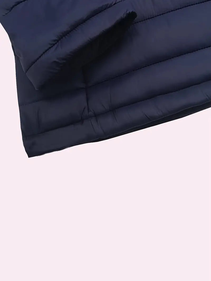 Dunkelblaue Daunenjacke, warm, gesteppt, Wintermode, isoliert, modisch, Oberbekleidung.