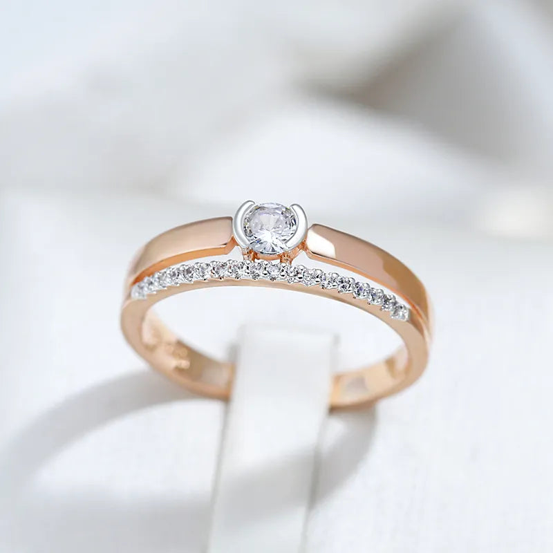 Rosegoldener Verlobungsring mit Diamanten, elegantes Design, funkelnder Schmuck für Damen.