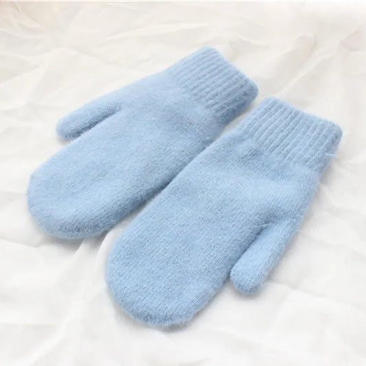 Blaue Strickhandschuhe aus Wolle, warm, weich, Winteraccessoire, Damenmode.