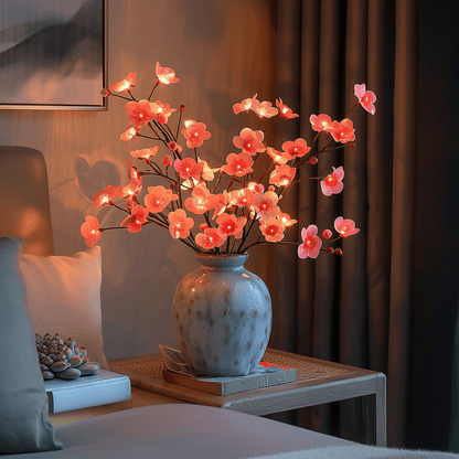 Leuchtende Kirschblütenzweige in Vase, LED-Lichter, Dekoration, Wohnzimmer, stimmungsvoll.