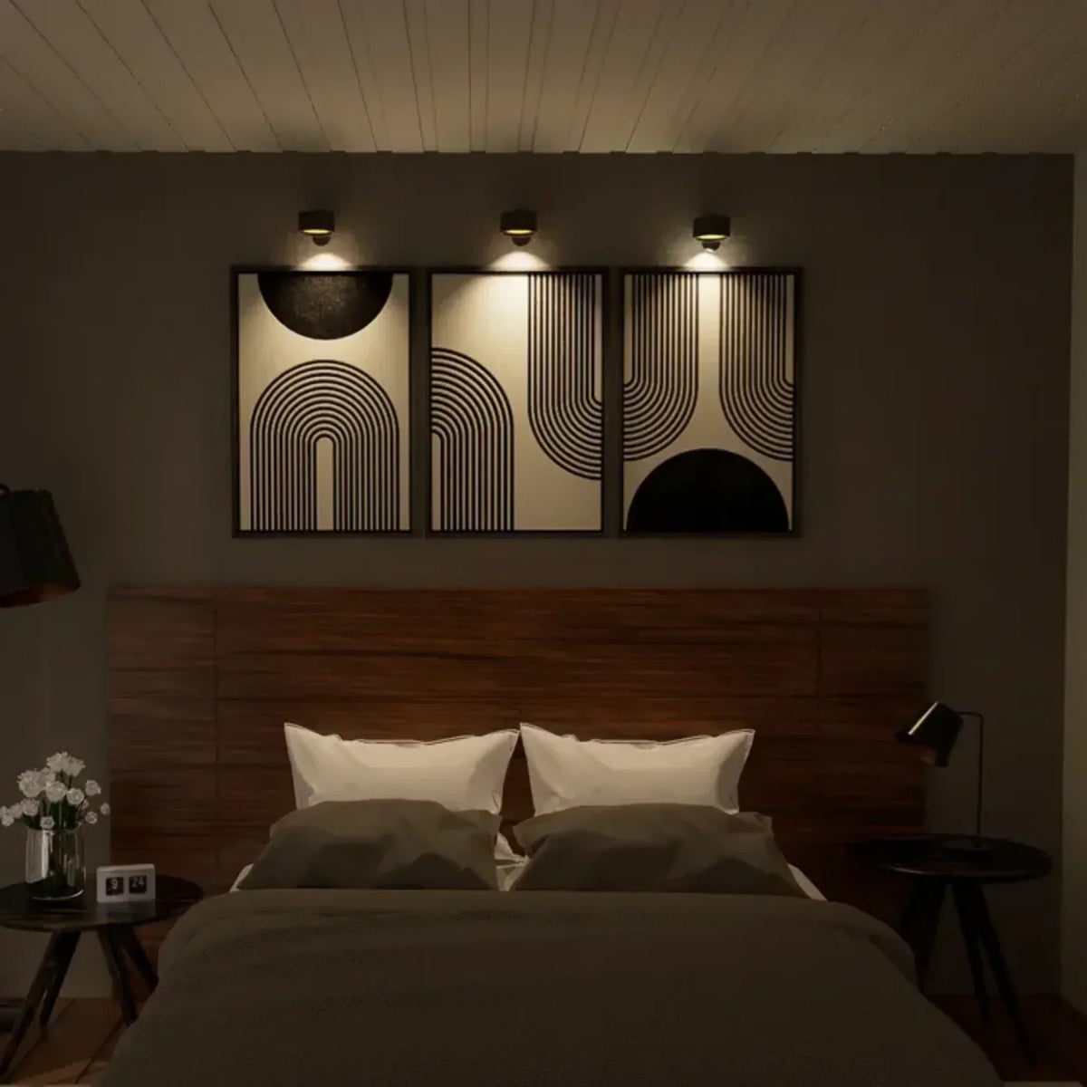 Moderne Schlafzimmerbeleuchtung, dreiteiliges Wandbild, geometrisches Design, warmes Licht.