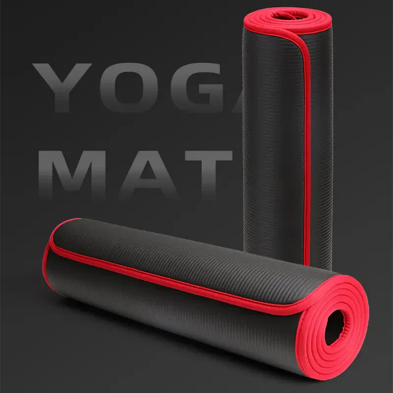 Schwarze Yogamatte mit rotem Rand, rutschfest, ideal für Fitness und Yoga-Übungen.