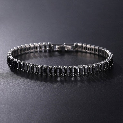 Silbernes Armband mit schwarzen Steinen, elegantes Design, Schmuck für Damen und Herren.
